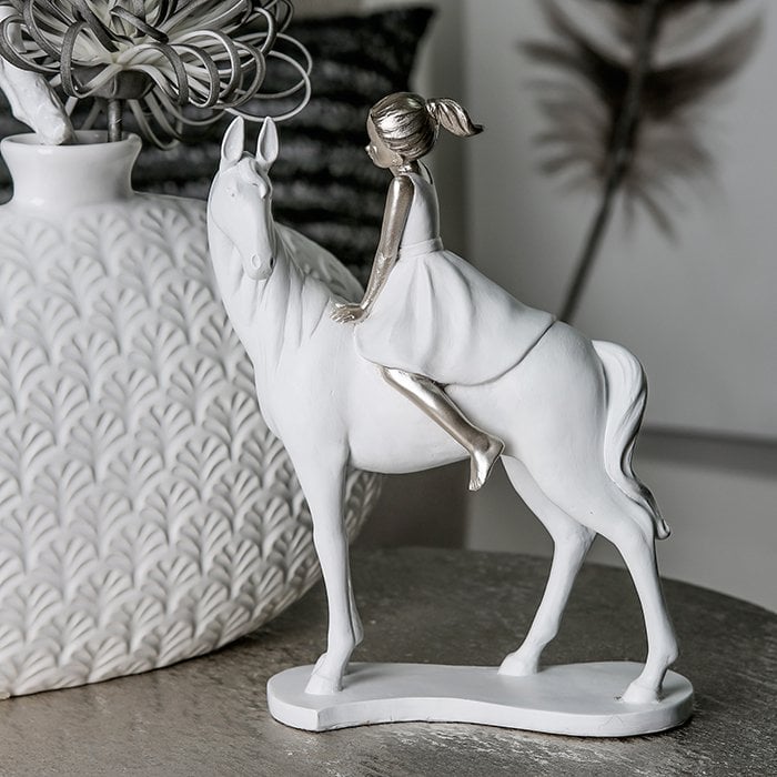Polysculptuur "Meisje op Paard" wit/zilver