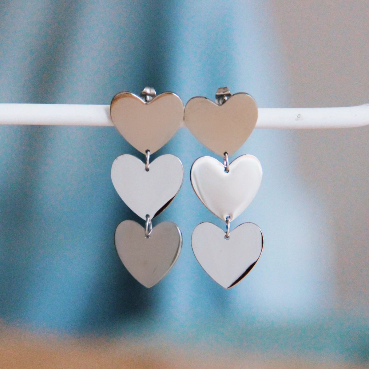 SO775: Statement oorbel 3 hartjes – zilver