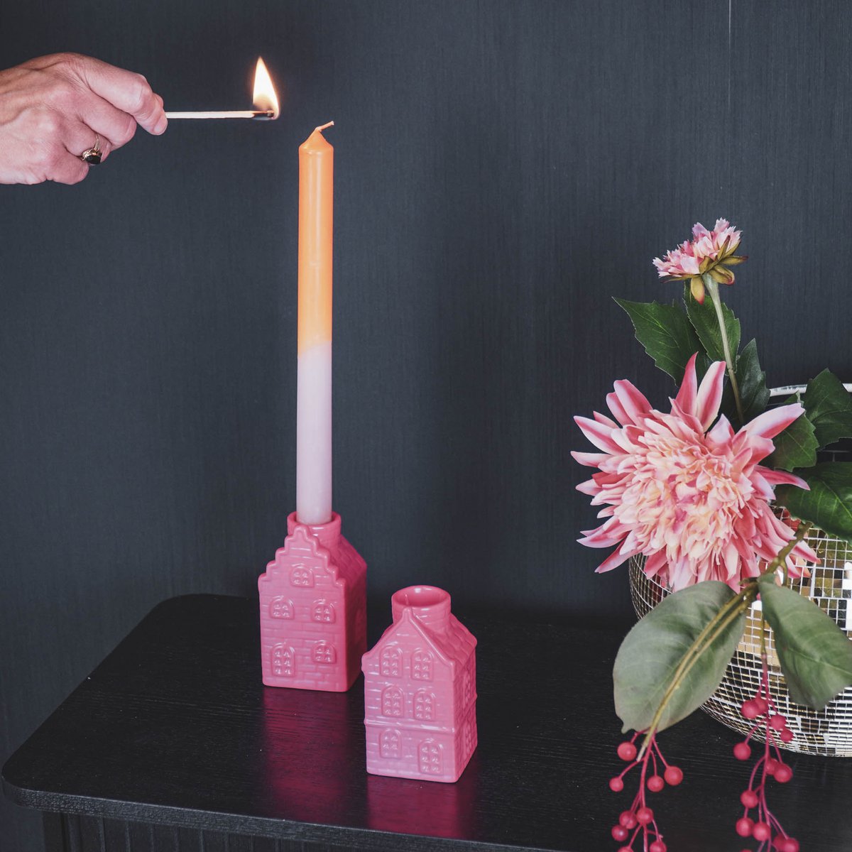 Kaarshouder - Huis - Keramiek - Neon Roze - 6x5,5x11cm