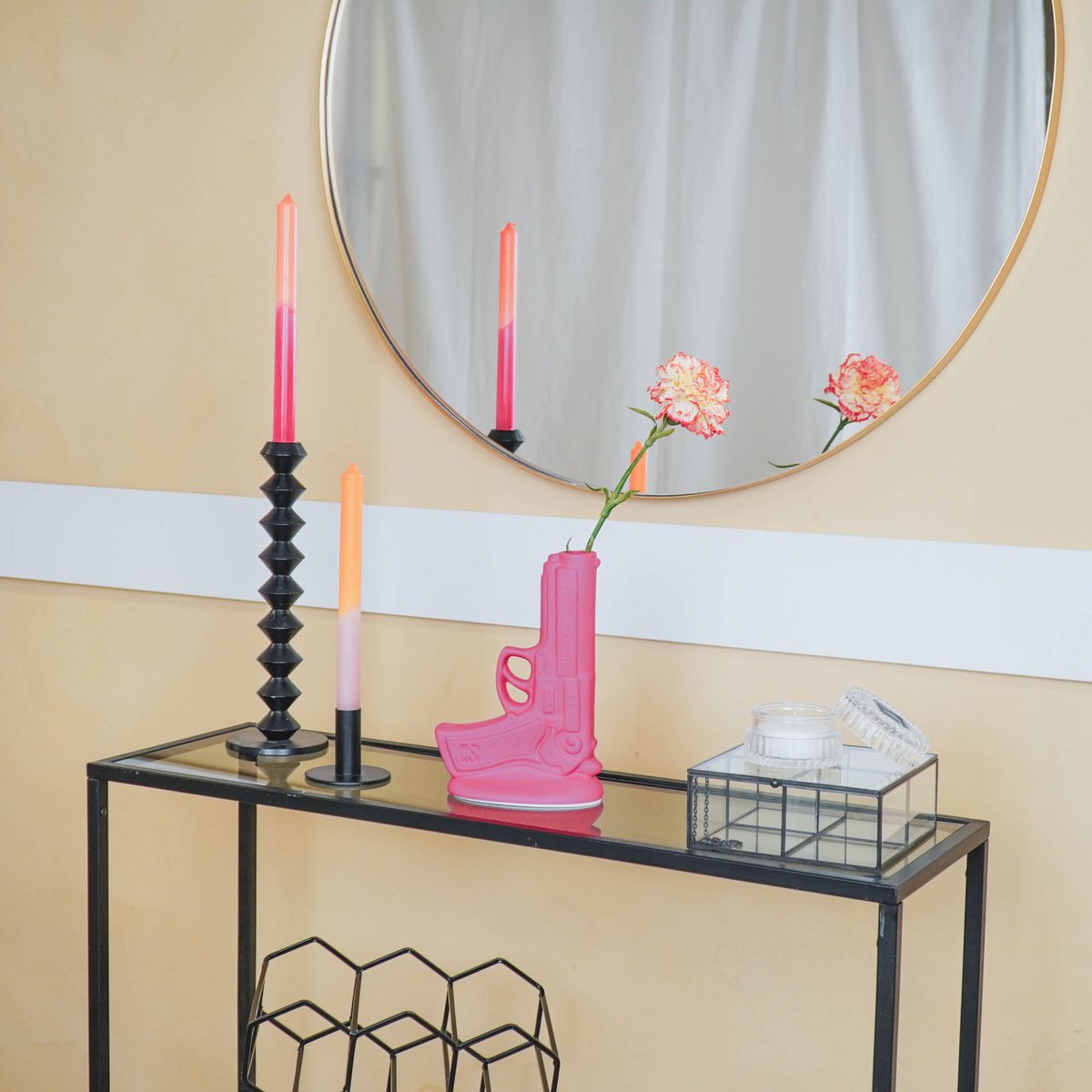 Vaas - Gun - Keramiek - Neon Roze - 15x9x23cm