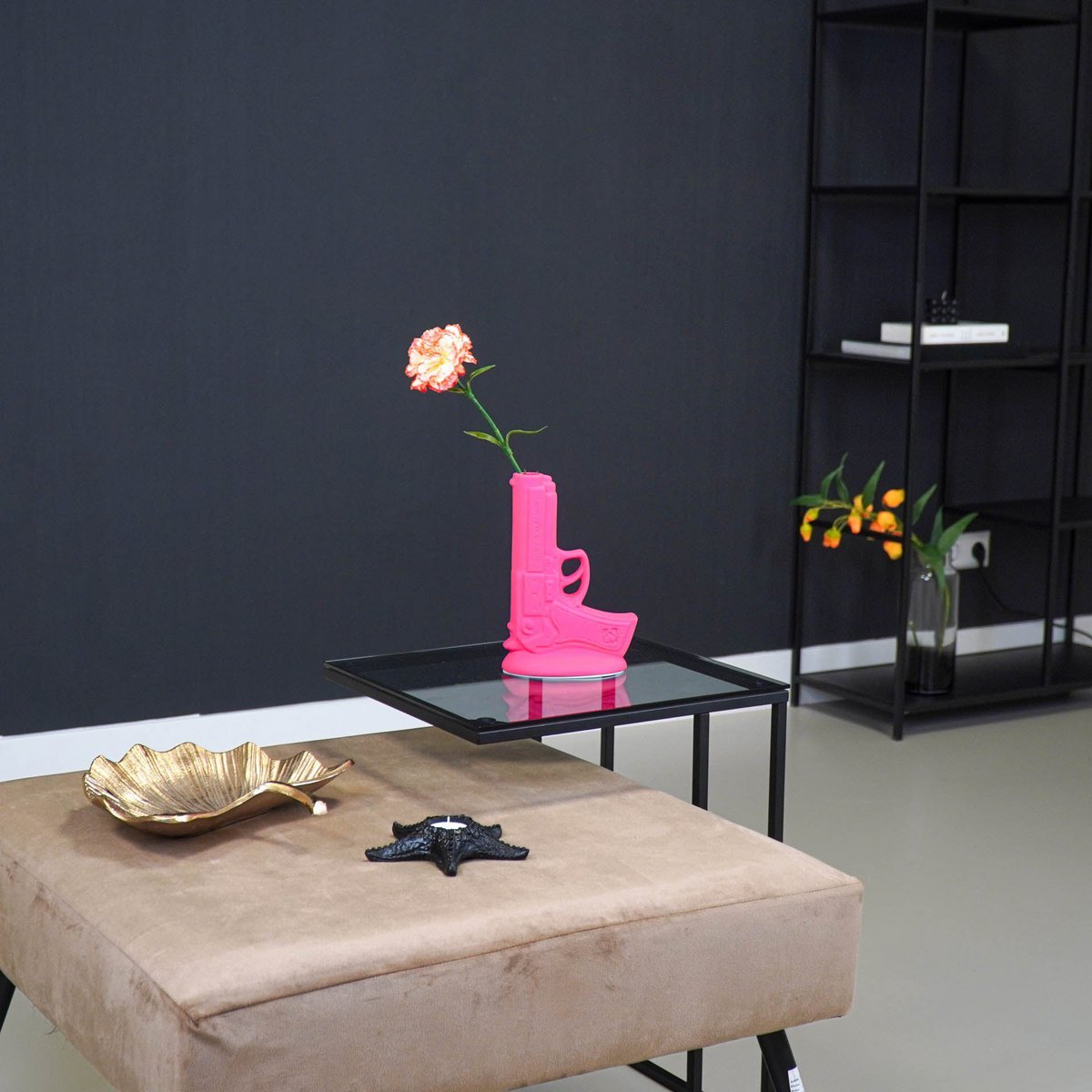 Vaas - Gun - Keramiek - Neon Roze - 15x9x23cm