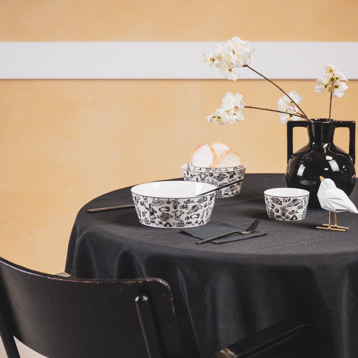 Kom - Hollands Zwart - Newbone China - 17,5x17,5x6,5cm