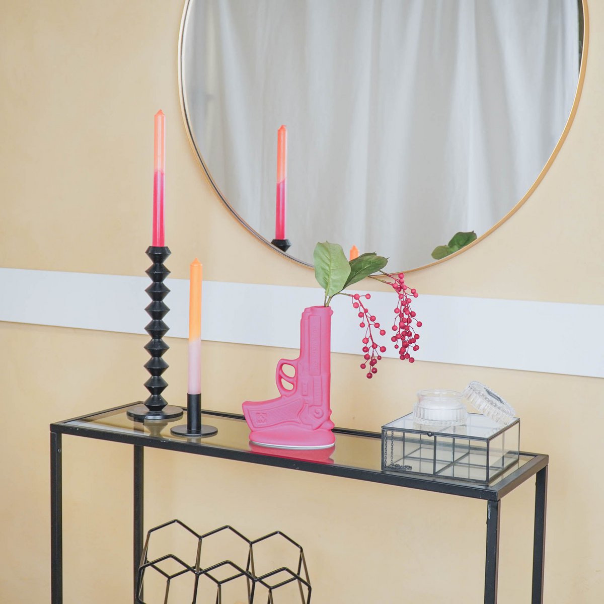 Vaas - Gun - Keramiek - Neon Roze - 15x9x23cm