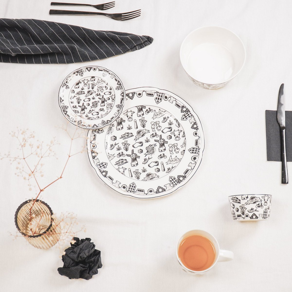 Bord - Dutch Black - Newbone China - 26x26x1,5cm