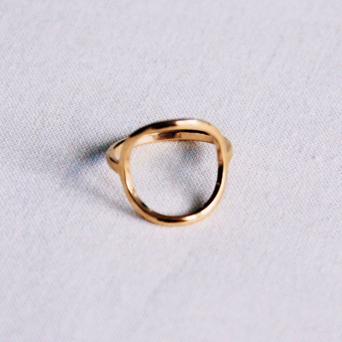 Stalen ring met open ronde - goud - R677